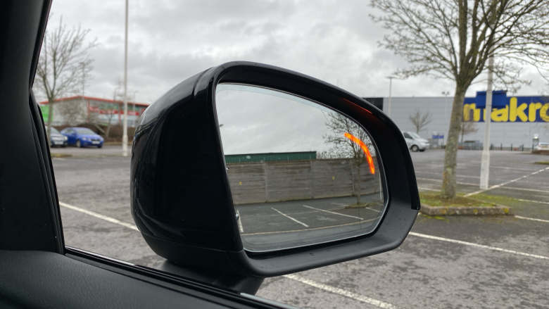 Volvo XC40 2.0 B4P Plus Black Edition 5dr Auto Petrol Estate